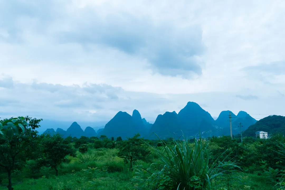 运动穿戴设备户外GPS定位方案对比：单频与双频定位在复杂地形中的表现差异